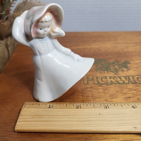 Vintage Ceramic Girl in the Wind Figurine - Picture 14 of 16